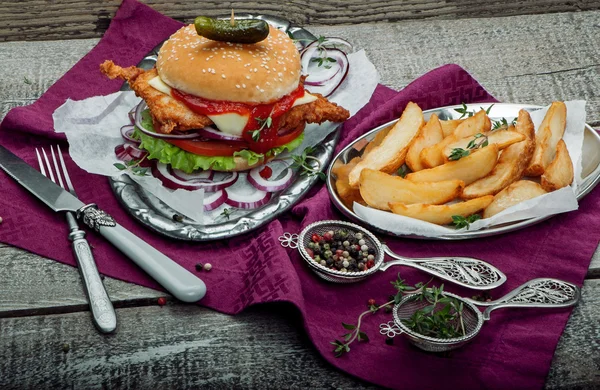 Kraftig nugget Burger – stockfoto