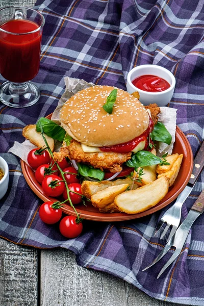 Gevrek nugget Burger — Stok fotoğraf