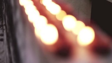 Işık ve karanlık sonu yaymak simgeleyen Hint geleneksel yağ lambası,