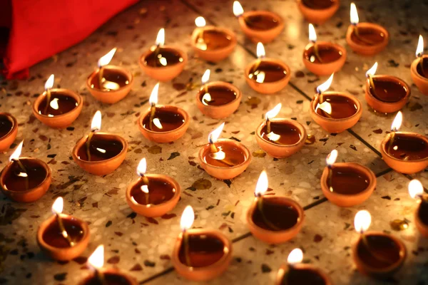 Lampade a olio tradizionali su diwali — Foto Stock