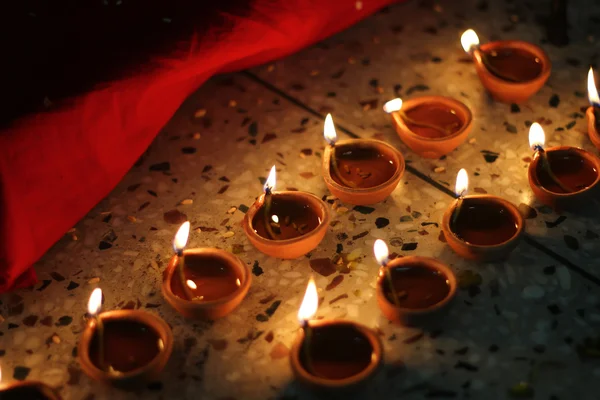 Oljelampor på diwali festival — Stockfoto