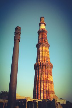 Qutub minar demir ayağı ile