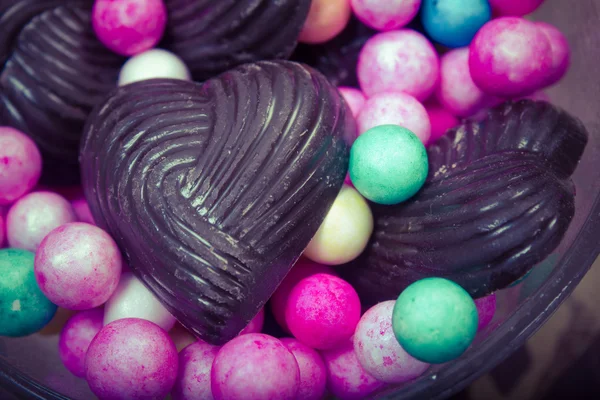 Huisgemaakte pralines met decoratieve ballen - retro stijl — Stockfoto