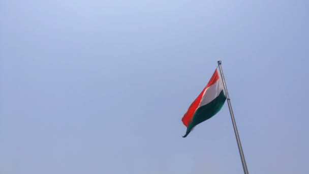 Indische Nationalflagge weht wegen des Windes — Stockvideo