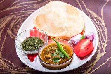 Hint spicy dish, chole bhature tepesi yeşil biber