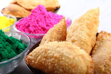 holi renkli kase plaka gujia