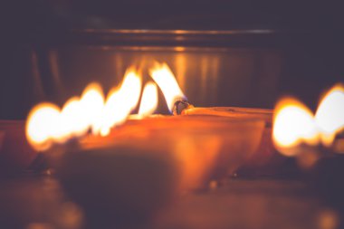 diwali Festivali - vintage bir görünüm üzerinde birden fazla yağ lambaları yaktı
