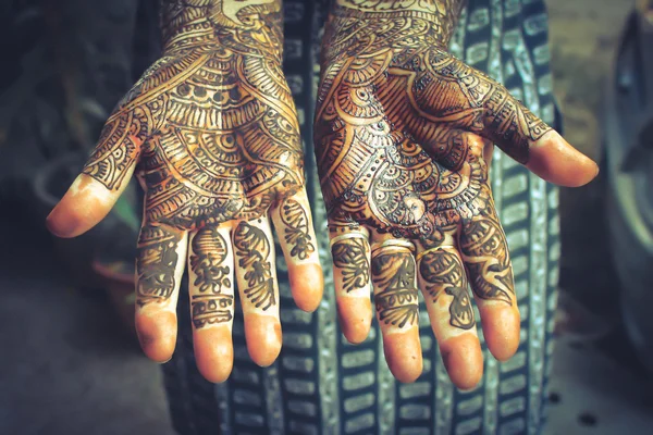 Heena is on both hands - vintage style — Stock Photo, Image