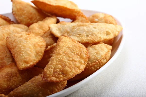 Aperitivos tradicionales indios gujiya — Foto de Stock