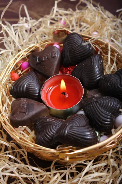 Candela al centro di cioccolatini fatti in casa — Foto Stock