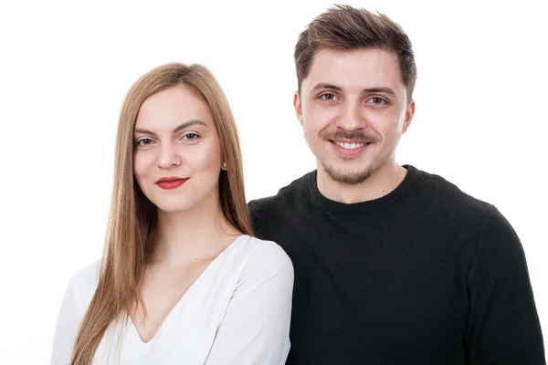 Sorrindo jovem casal — Fotografia de Stock