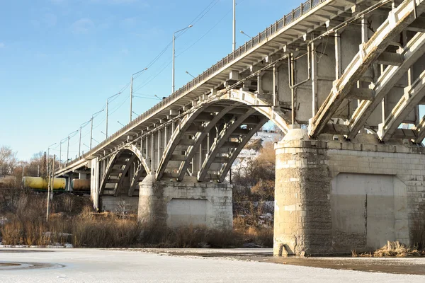 Pont sur la rivière — Photo