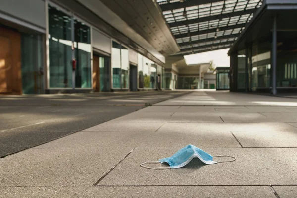 Antivirus Mask Empty Abandoned Market Mall — Stock Photo, Image