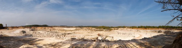 Panorama grande pedreira minério de calcário — Fotografia de Stock