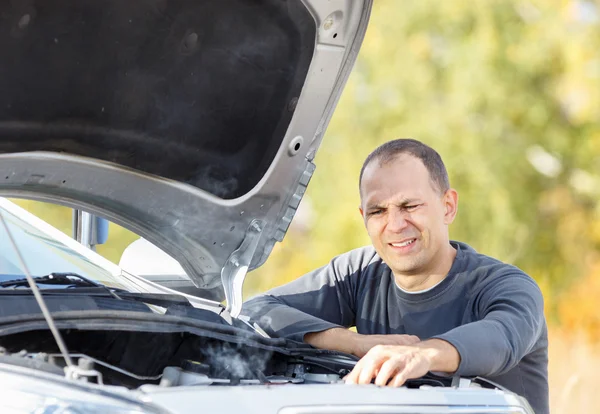 Man  in a car holding keys — Stock Photo, Image