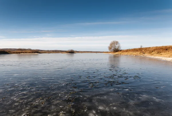 Donmuş gölün açık görünüm — Stok fotoğraf