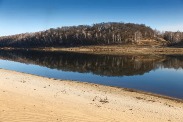 Plage de sable fin de la rivière — Photo