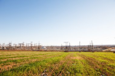 yüksek voltaj güç hatları