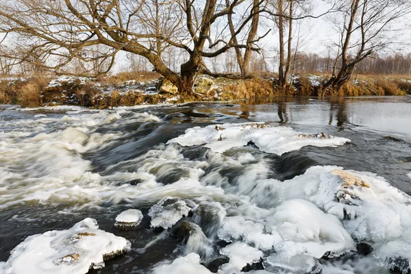 Hielo del río. río en invierno — Foto de Stock