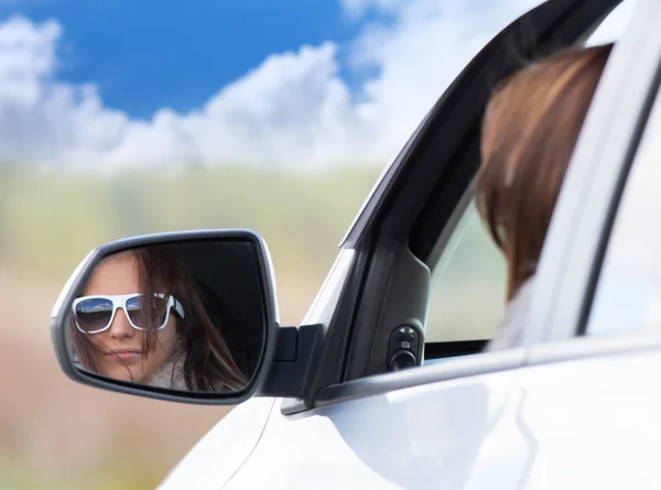 Young girl in a car — Stock Photo, Image