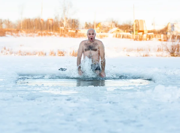 Winter recreation - swimming in  ice-hole — Stock Photo, Image