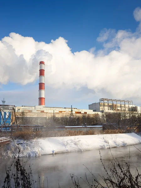 화력 발전소의 겨울 보기 — 스톡 사진