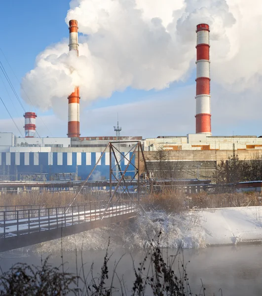 Téli látképe a hőerőmű — Stock Fotó