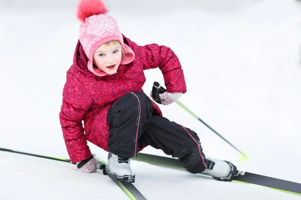 孩子去滑雪 — 图库照片