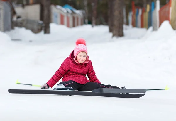 Kind gaat skiën — Stockfoto