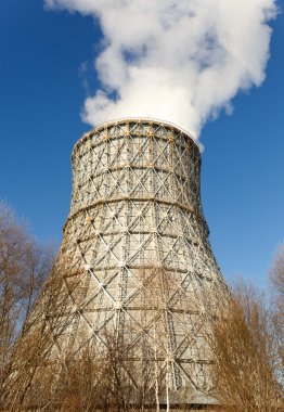 gün görünümü santral, bacasından duman