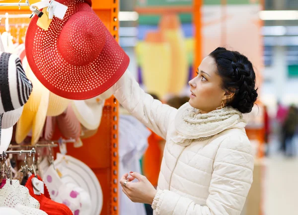 Schoonheid vrouw in Shopping Mall. — Stockfoto