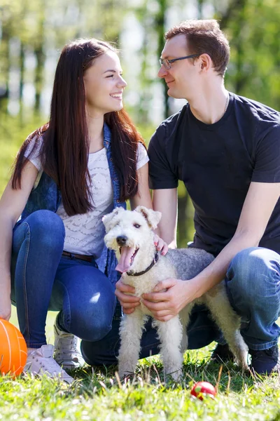 Happy young couple and  dog — Stock Photo, Image