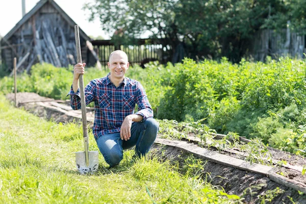 Muž s lopatou — Stock fotografie