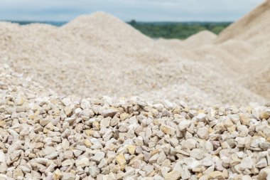 Taş ve moloz yığını