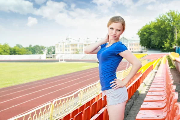 Girl taking exercise outdoors — Stock Photo, Image