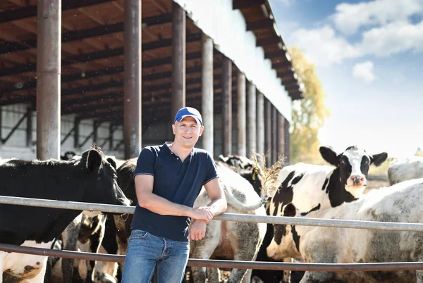 Manlig ranchägare på en gård — Stockfoto