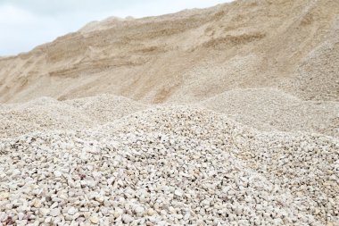 Taş ve moloz yığını