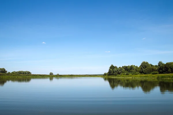 Panorama över en flod — Stockfoto