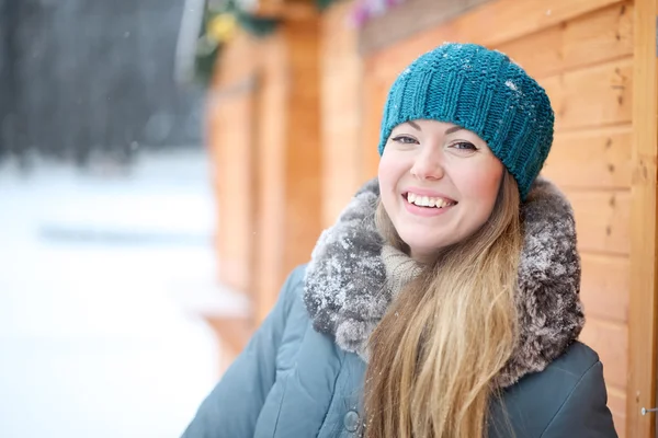 Porträt eines Mädchens im Winter — Stockfoto