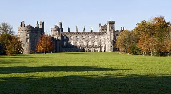 Parco e giardini del castello di Kilkenny — Foto Stock