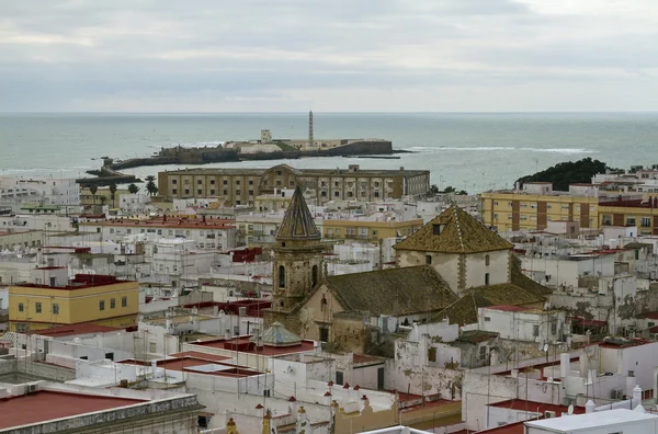 Historical centre of Cadiz and Castillo de San Sebastian — Stock Photo, Image