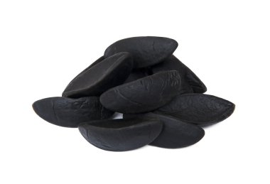 Beyaz arka plan üzerinde izole meyan kökü jelly şeker