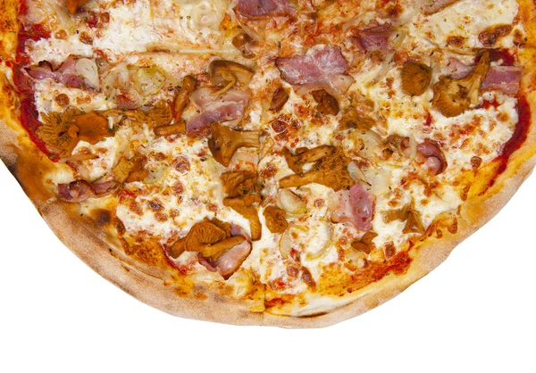 Beyaz arka plan üzerinde izole chanterelles pizza — Stok fotoğraf