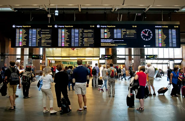 Reizigers op de Oslo S - Centraal Station Oslo — Stockfoto