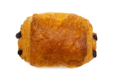 Çikolatalı kruvasan beyaza izole edilmiş. 