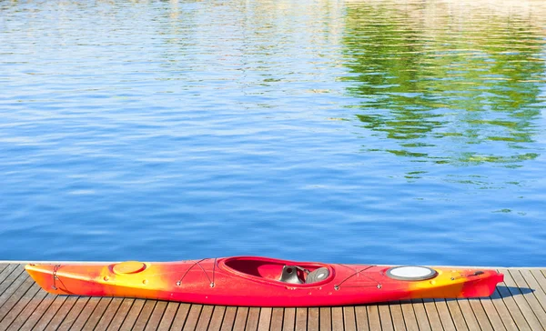 Canoe and blue water — Stock Photo, Image