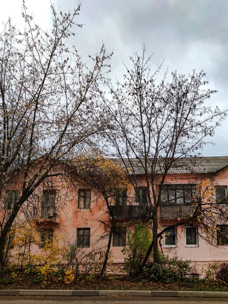 Die Fassade Eines Alten Farbenfrohen Gebäudes Herbst — Stockfoto