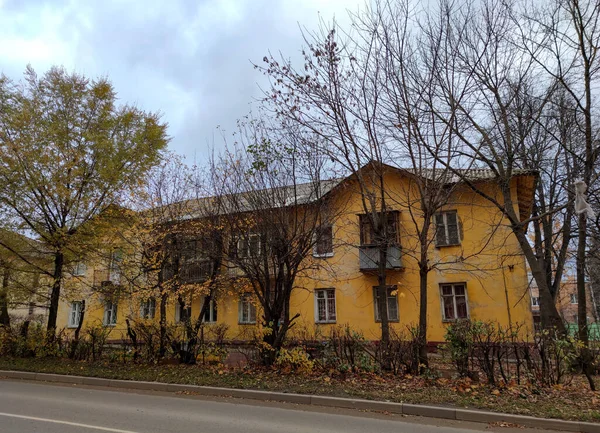 Facade Old Brightly Colored Building Autumn Time — Stock Photo, Image