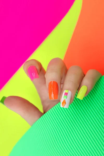 Manicura Multicolor Iluminada Brillante Las Uñas Con Pedrería — Foto de Stock