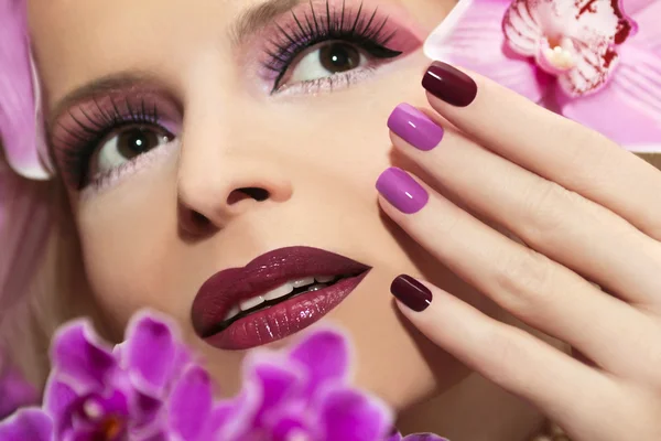 Manicure com Orchid . — Fotografia de Stock